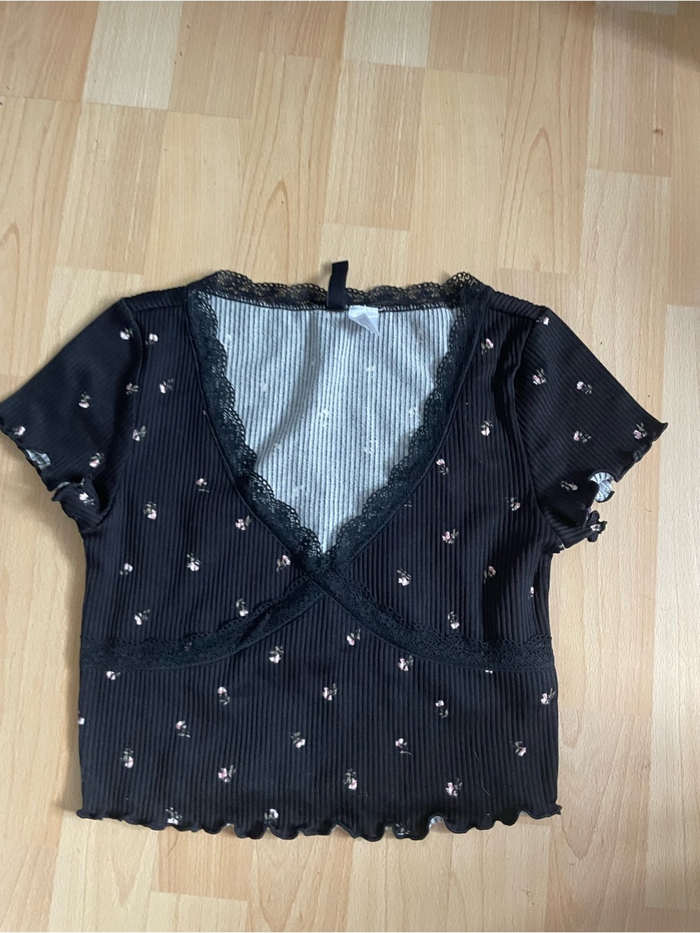 H&M Black Ribbed V-Neck Tops